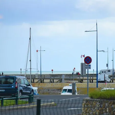 酒店 阿多尼斯格兰营地公寓 - 德索拉岛住宅