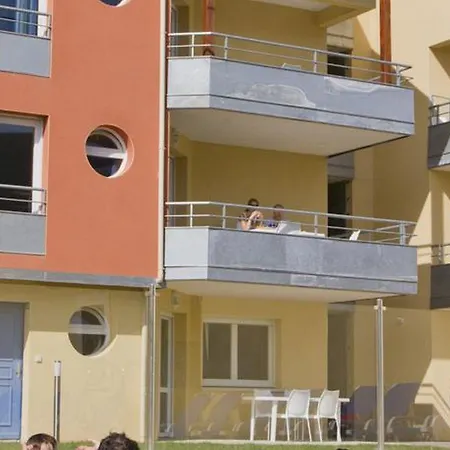 酒店 阿多尼斯格兰营地公寓 - 德索拉岛住宅