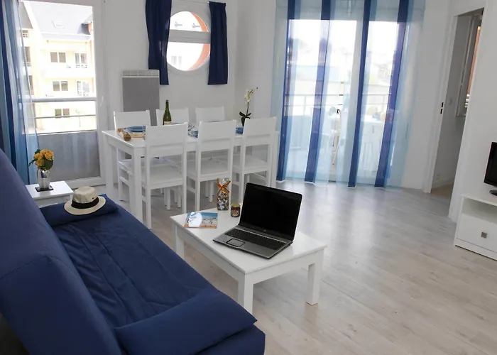 Hotel Adonis - Les Isles De Sola