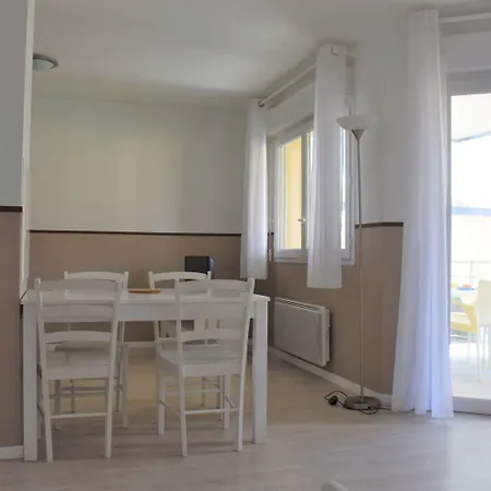 Hotel Adonis - Les Isles De Sola