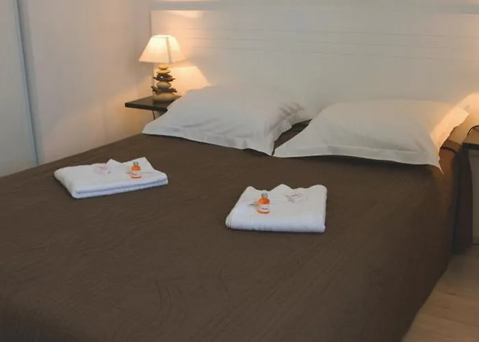 Adonis - Les Isles De Sola Hotel